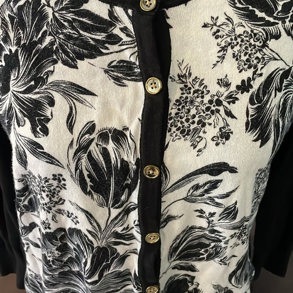 ANN TAYLOR Black & White Flower Print 3/4 Sleeve Cardigan Size Large - Picture 2 of 8